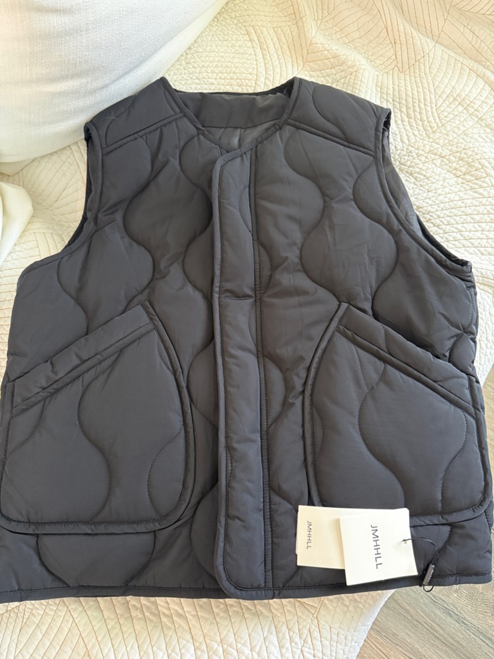 Quilted Sleeveless Vest in black